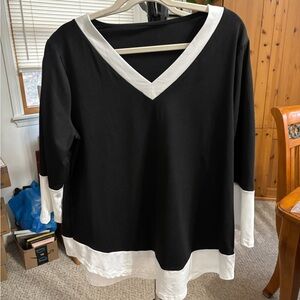 SOLD. Elegant Black and White V-Neck Women's 3/4 Sleeve Top